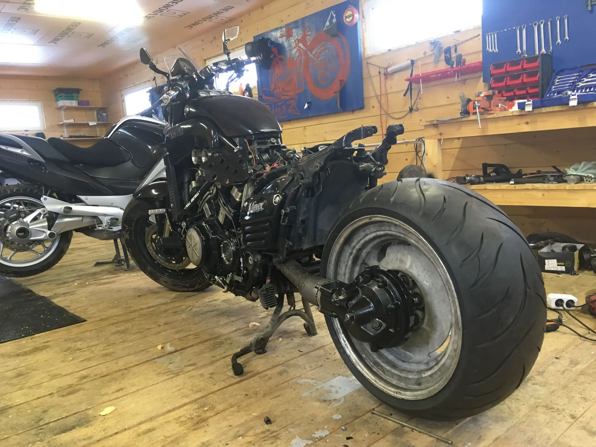 بررسی Yamaha XMAX 300 (یاماها XMAX 300)؛ مشخصات فنی اسکوتر