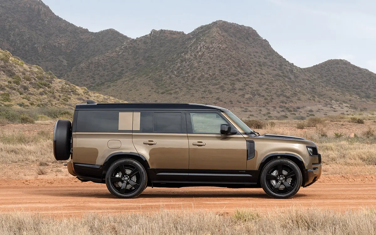 بررسی Land Rover Defender؛ تاریخچه و قابلیت‌های آفرود