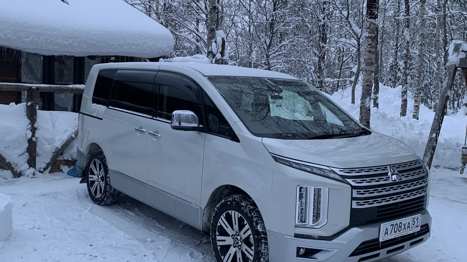 بررسی میتسوبیشی دلیکا (Mitsubishi Delica)؛ مشخصات فنی و قابلیت‌های آفرود