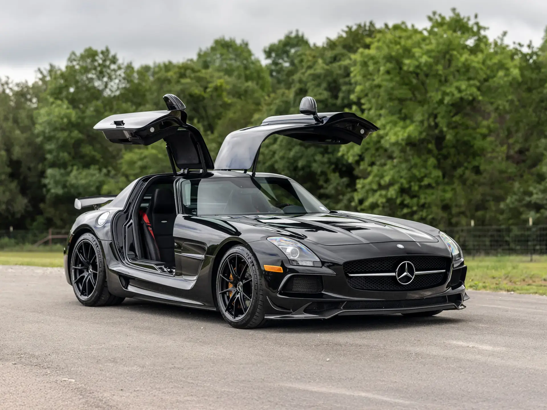 بررسی Mercedes-Benz SLS AMG؛ مشخصات فنی و عملکرد