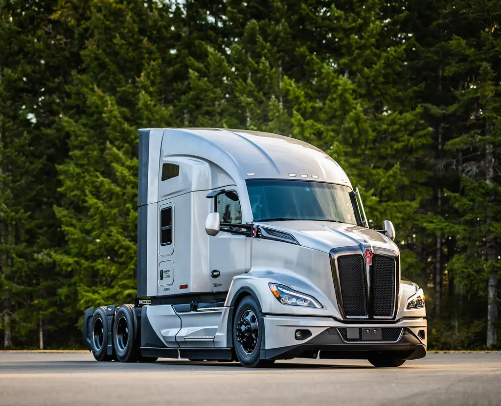 بررسی Kenworth T680 (کنورث T680)؛ مشخصات فنی و مصرف سوخت