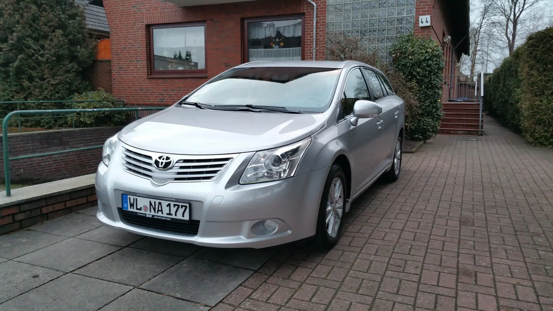 بررسی Toyota Avensis؛ مشخصات فنی و امکانات