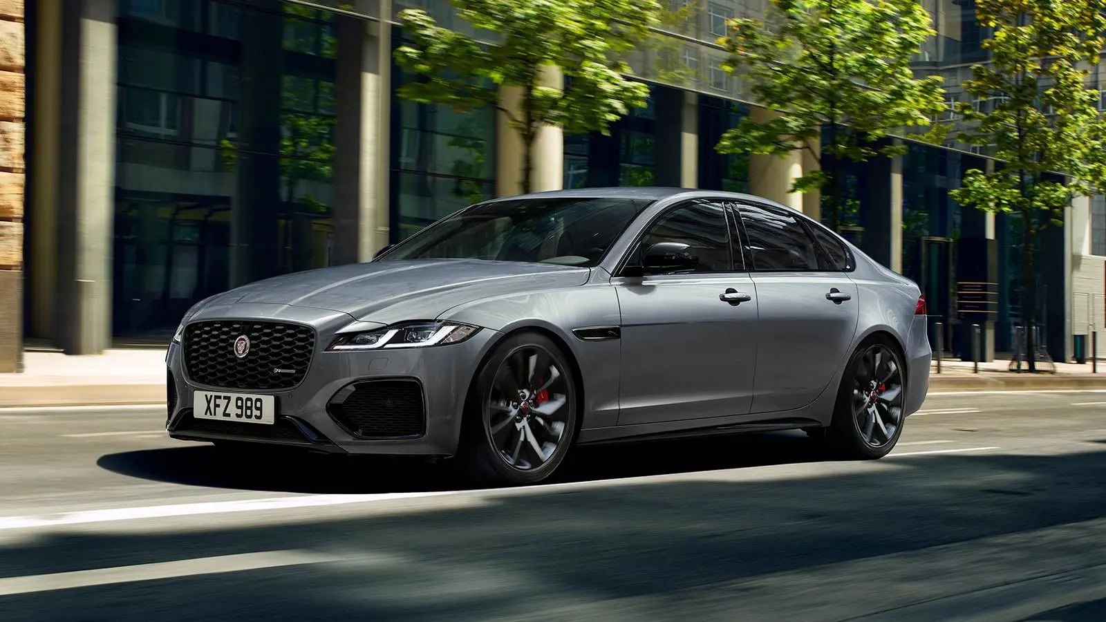بررسی Jaguar XF؛ مشخصات فنی و امکانات
