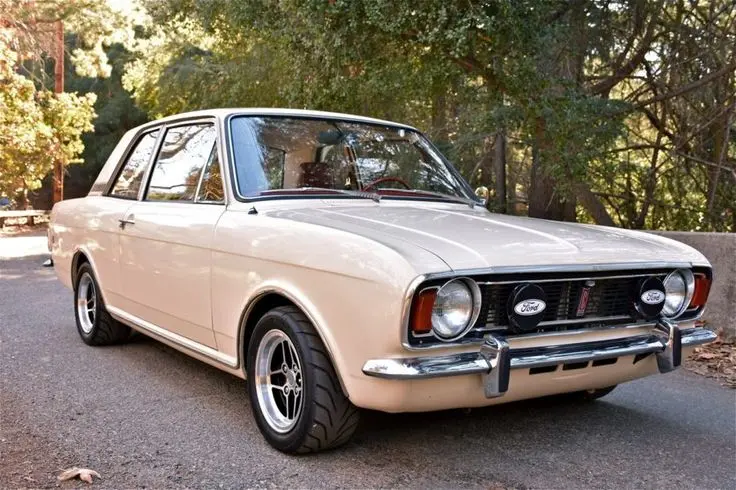 بررسی فورد کورتینا (Ford Cortina)؛ تاریخچه و مشخصات فنی