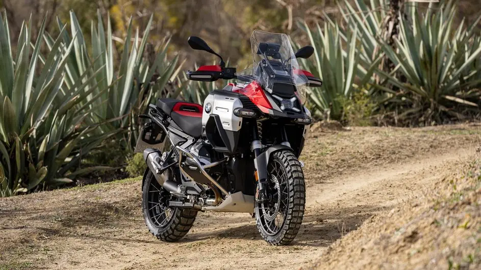 بررسی BMW R 1300 GS (بی‌ام‌و R 1300 GS)؛ مشخصات فنی و آفرود