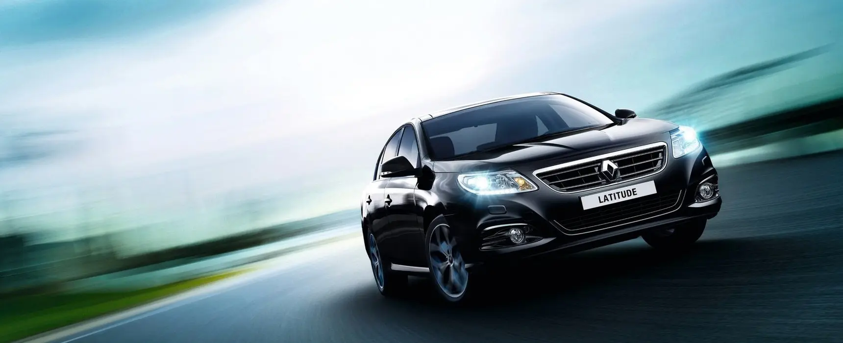 بررسی Renault Latitude؛ مشخصات فنی و امکانات