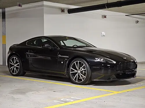 بررسی Aston Martin Vantage؛ تاریخچه و عملکرد