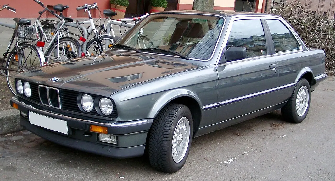 بررسی ب‌ام‌و E30؛ تاریخچه و مشخصات فنی