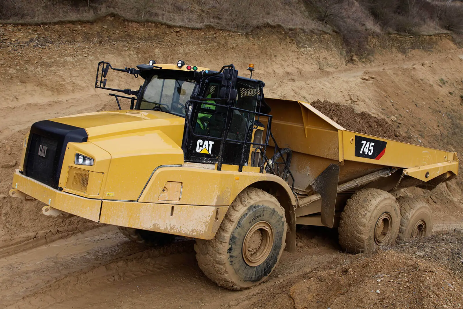 بررسی Caterpillar 745 (کاترپیلار ۷۴۵)؛ مشخصات فنی و کاربردهای عمرانی
