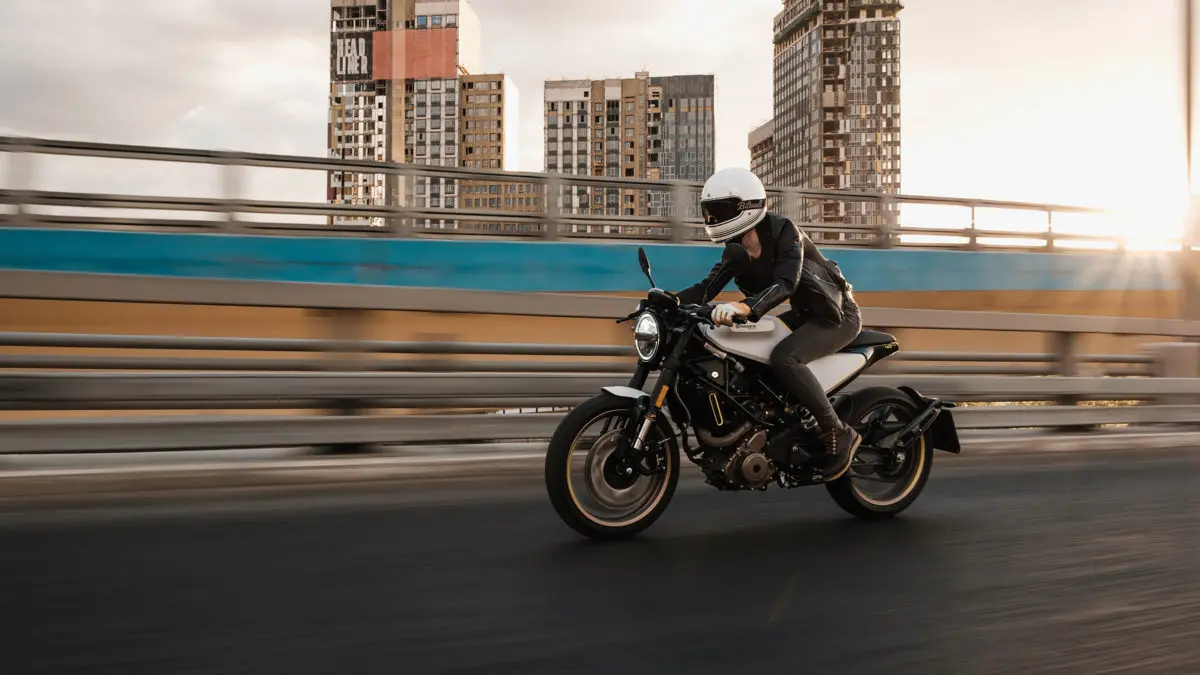 بررسی هاسکوارنا ویتپیلن 401 (Husqvarna Vitpilen 401)؛ مشخصات فنی و امکانات