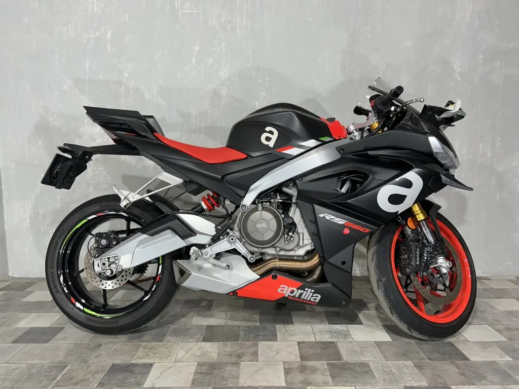 بررسی Aprilia RS 660 (آپریلیا RS 660)؛ مشخصات فنی و عملکرد