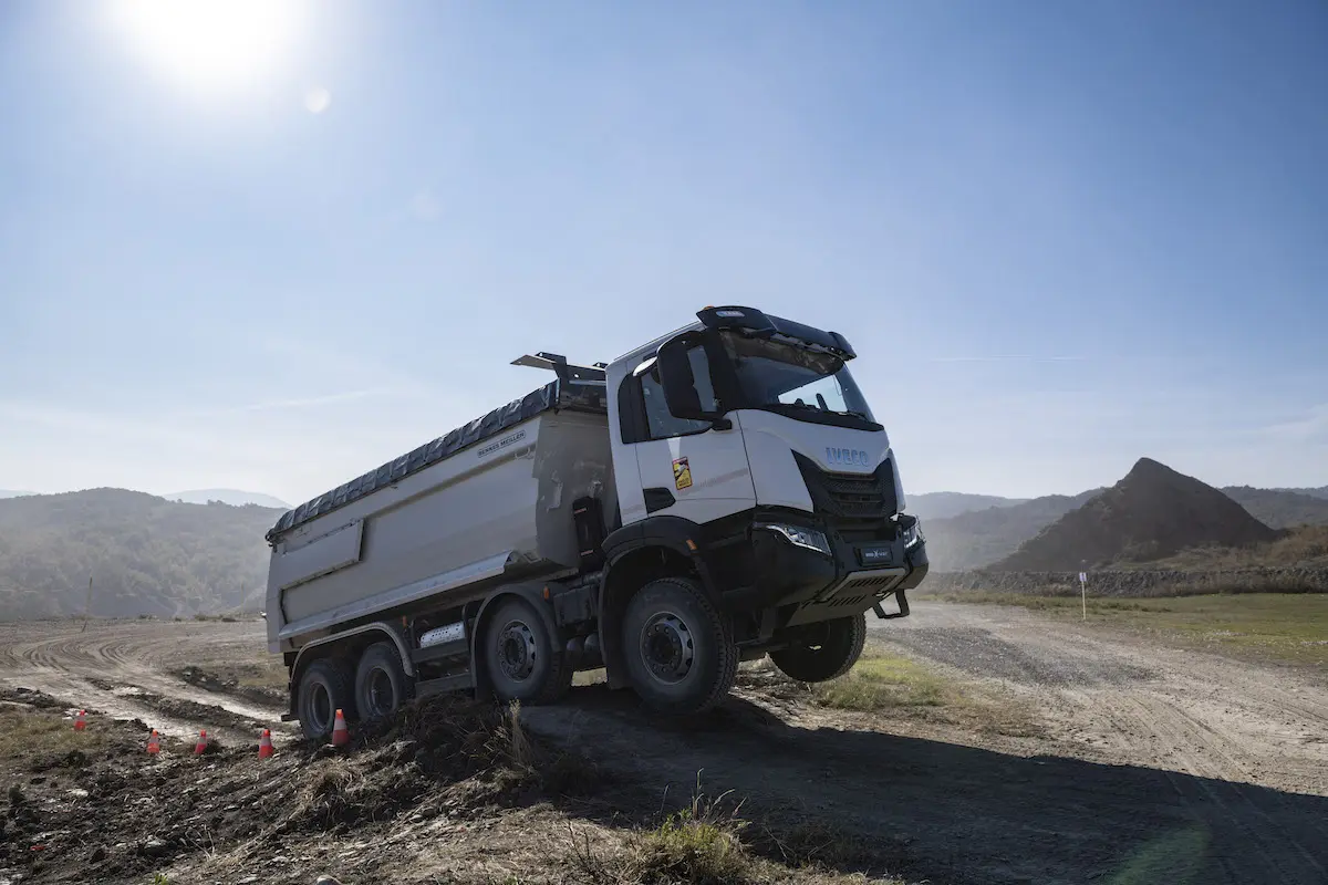 بررسی Iveco X-Way (ایویکو X-Way)؛ مشخصات فنی و کاربردهای عمرانی