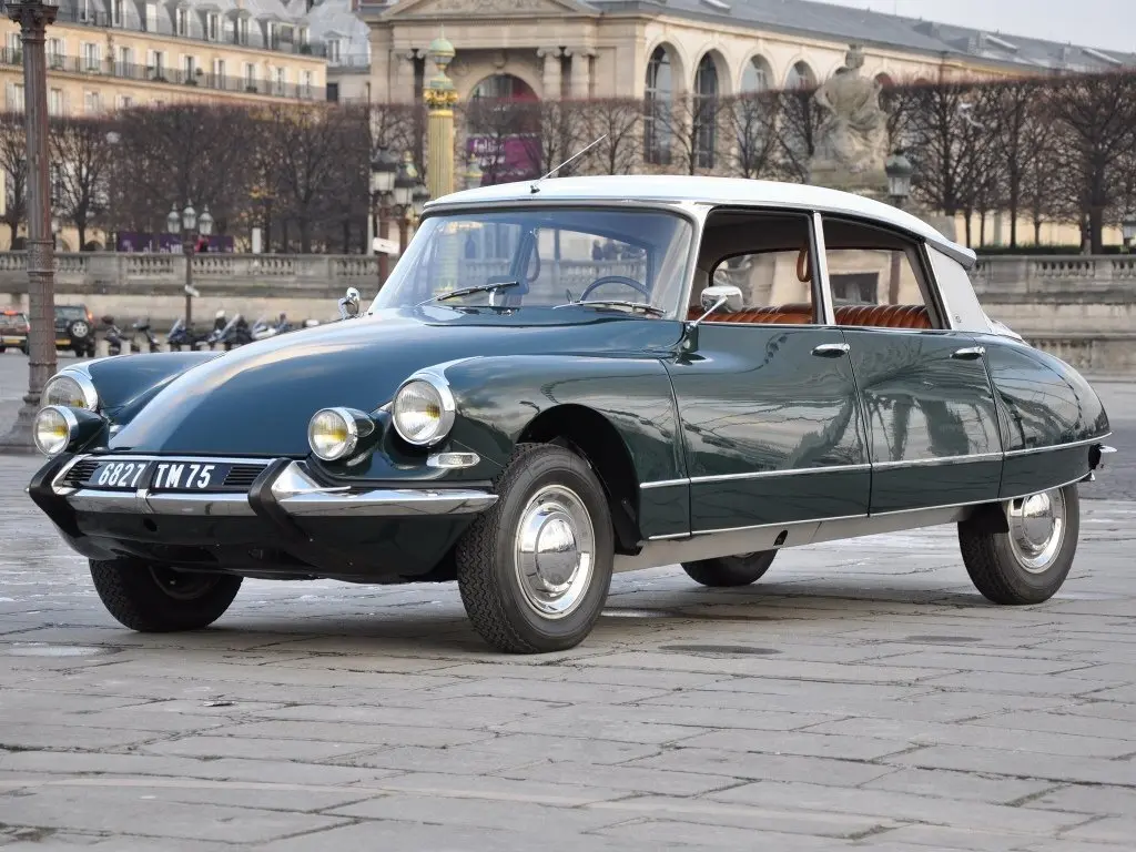 بررسی سیتروئن DS (Citroën DS)؛ تاریخچه و طراحی نوآورانه