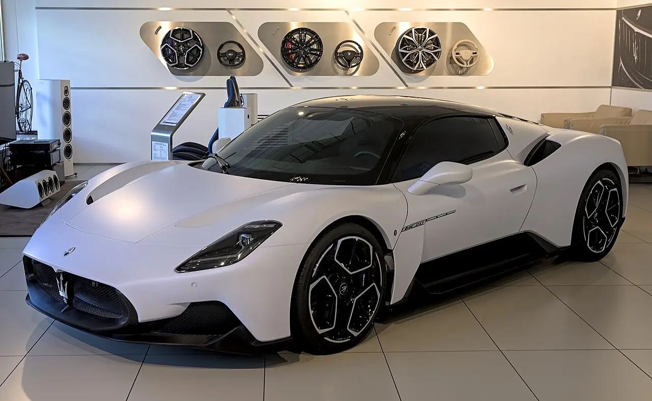 بررسی Maserati MC20؛ مشخصات فنی و عملکرد