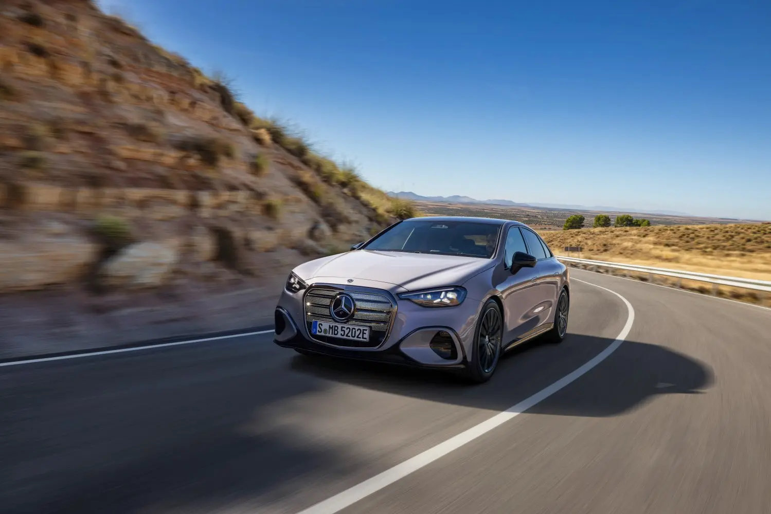 بررسی Mercedes-Benz C-Class؛ مشخصات فنی و امکانات