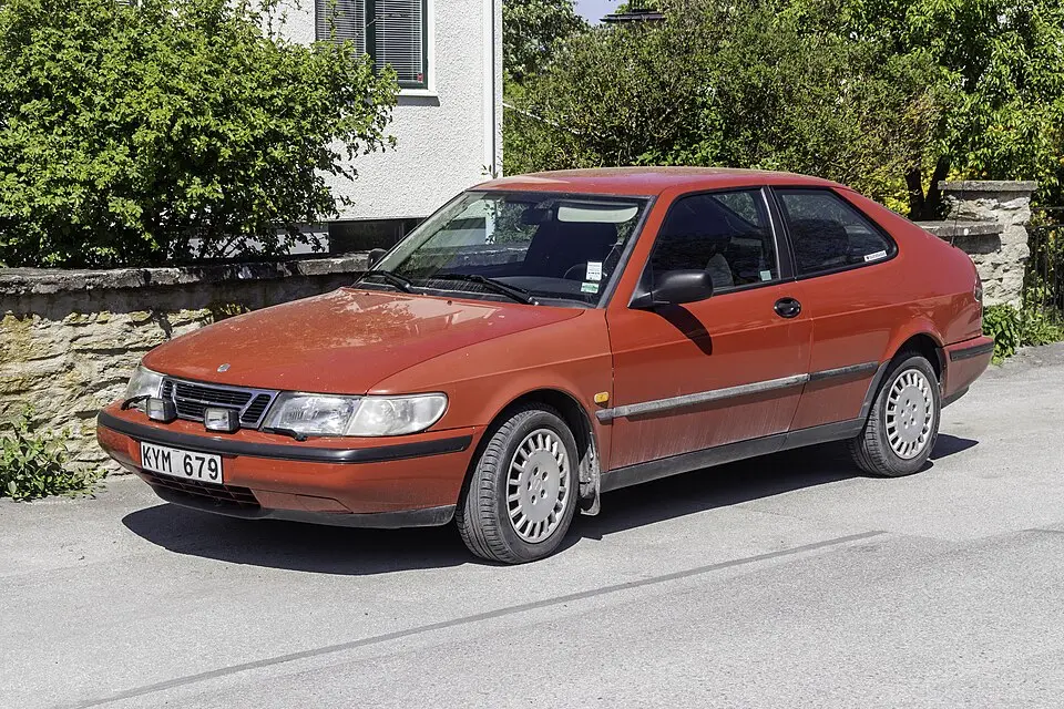 بررسی Saab 900؛ تاریخچه و مشخصات فنی