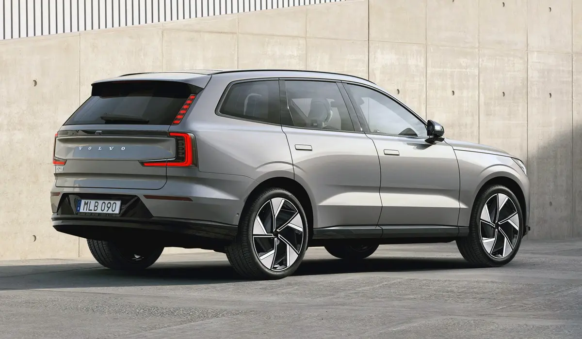 بررسی Volvo EX90 (ولوو EX90)؛ فناوری‌های ایمنی و رانندگی خودکار