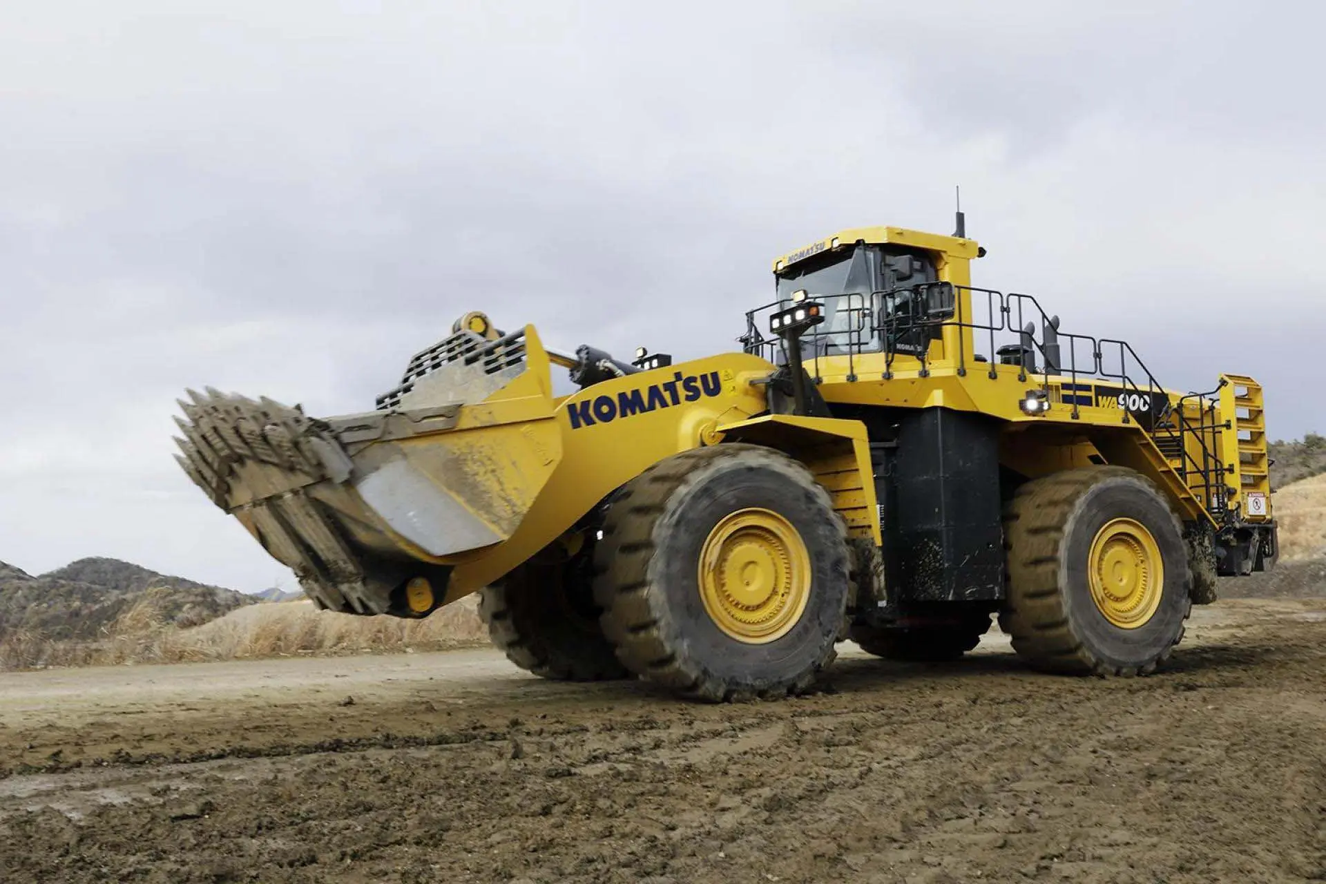 بررسی Komatsu WA900 (کوماتسو WA900)؛ مشخصات فنی لودر