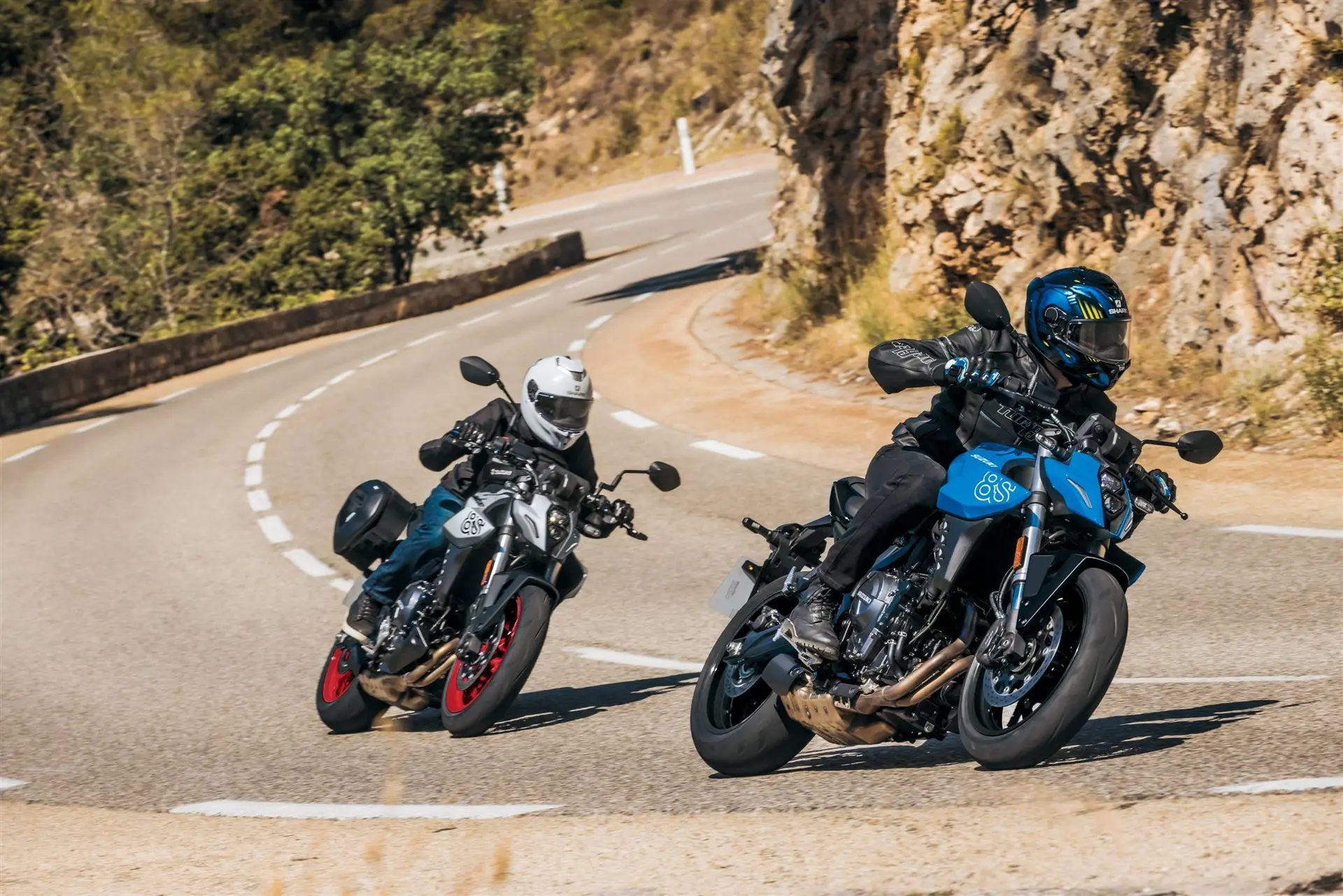 بررسی Suzuki GSX-8S (سوزوکی GSX-8S)؛ مشخصات فنی و عملکرد