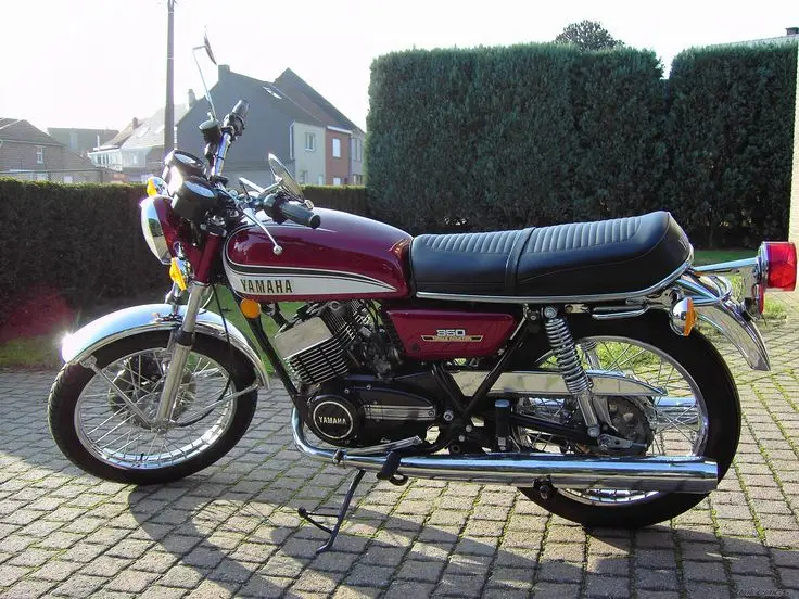 بررسی Yamaha RD350 (یاماها RD350)؛ تاریخچه و عملکرد