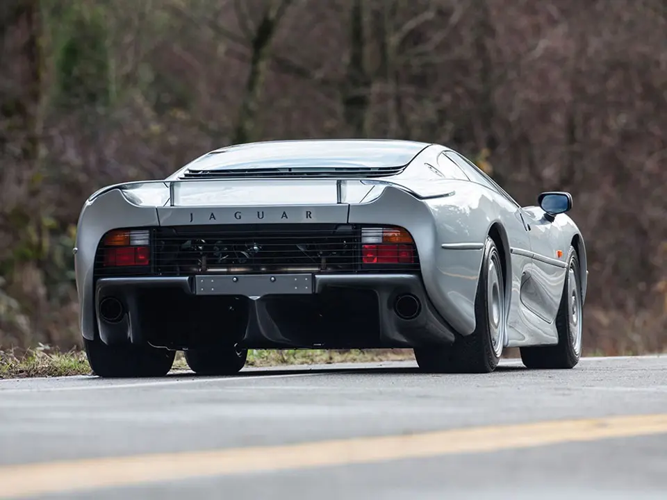 بررسی جگوار XJ220؛ تاریخچه و مشخصات ابرخودرو