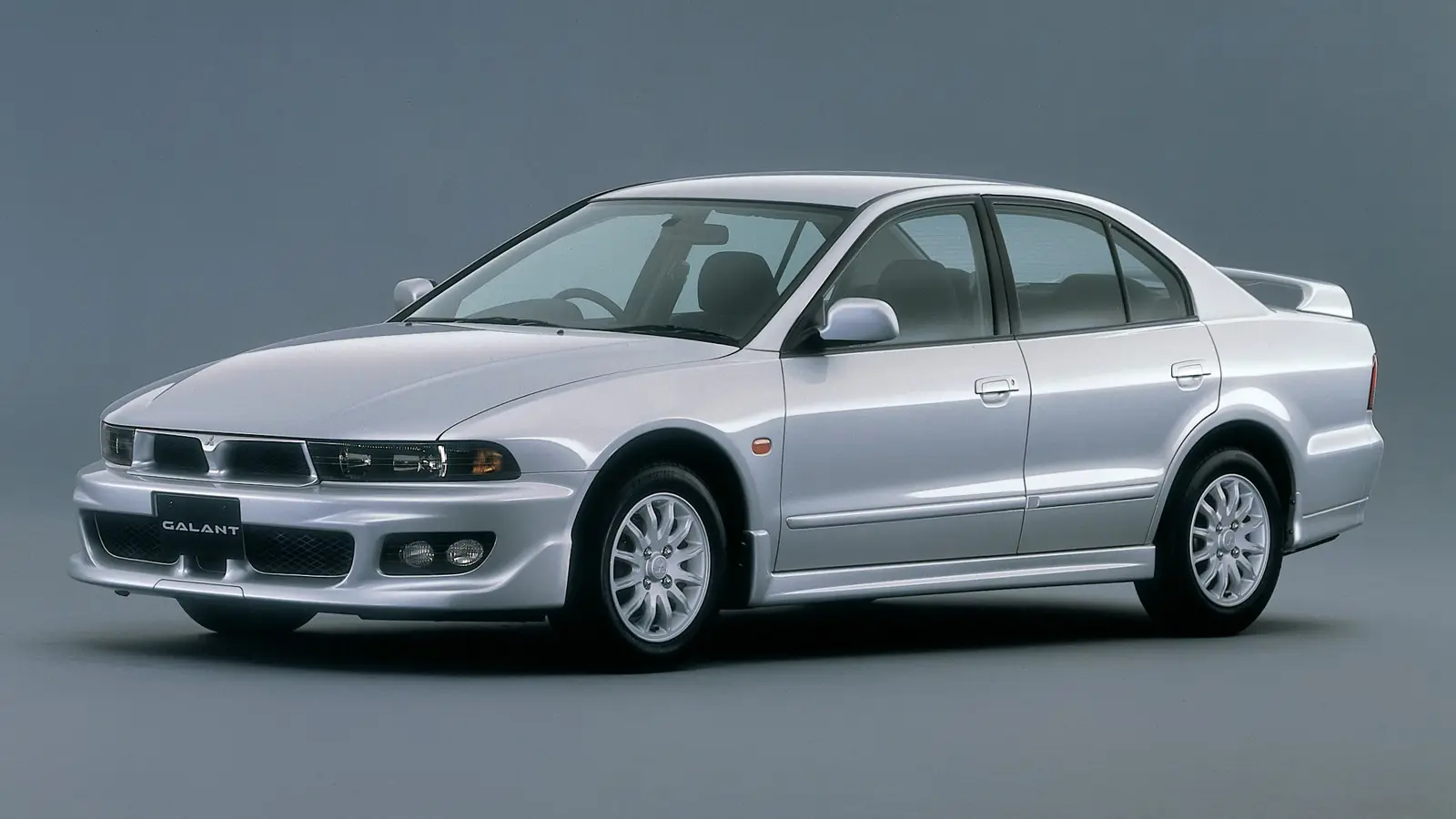 بررسی میتسوبیشی گالانت؛ تاریخچه و مشخصات فنی