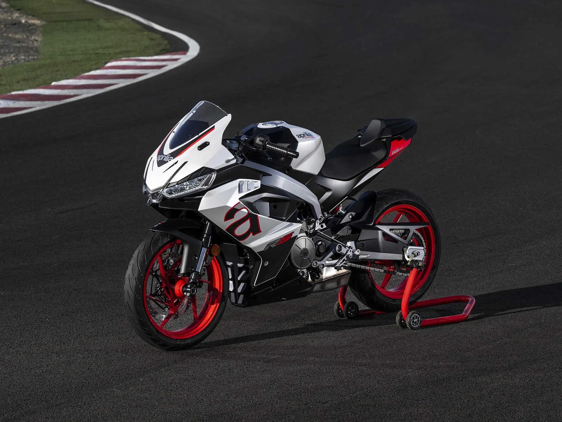 بررسی آپریلیا RS 457 (Aprilia RS 457)؛ مشخصات فنی و امکانات