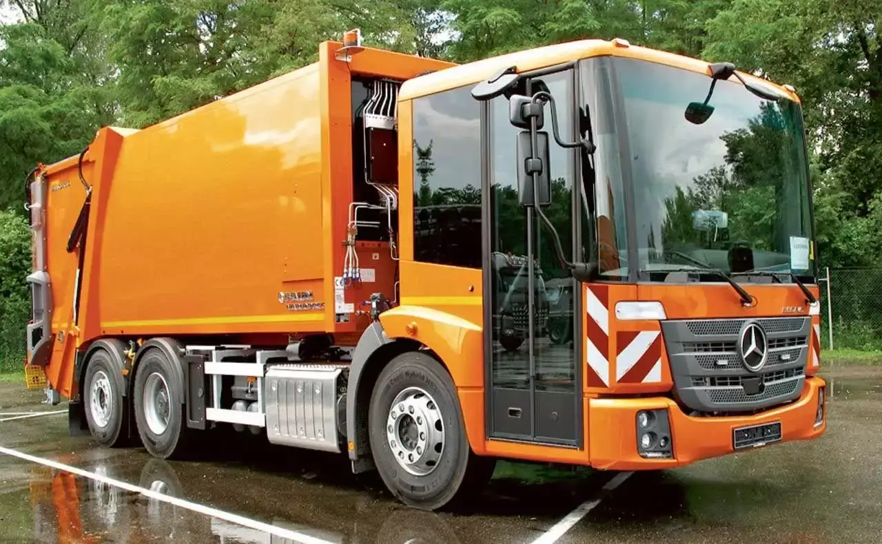 بررسی Mercedes-Benz Econic (مرسدس بنز اکونیک)؛ مشخصات فنی و کاربردهای شهری