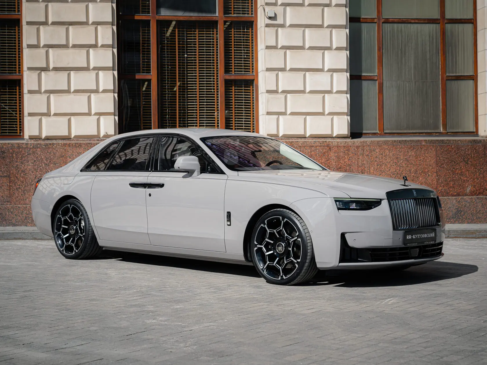 بررسی Rolls-Royce Ghost؛ مشخصات فنی و امکانات