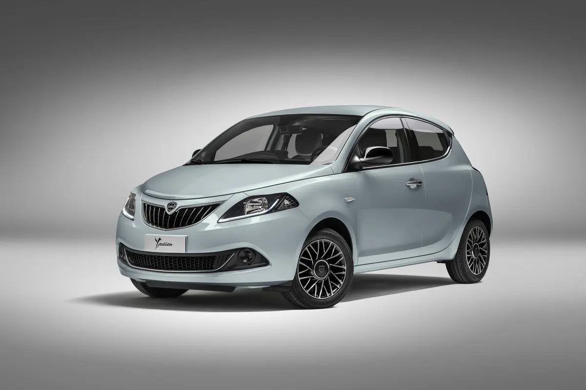بررسی Lancia Ypsilon؛ مشخصات فنی و امکانات