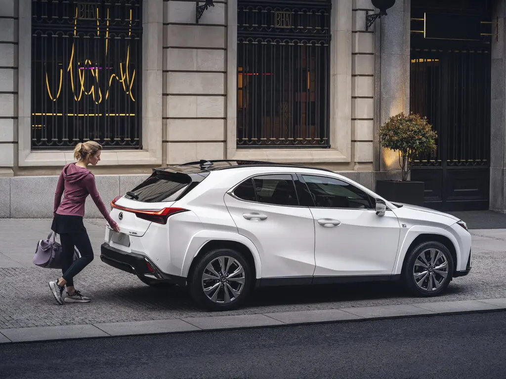 بررسی Lexus UX؛ مشخصات فنی و فناوری‌ها