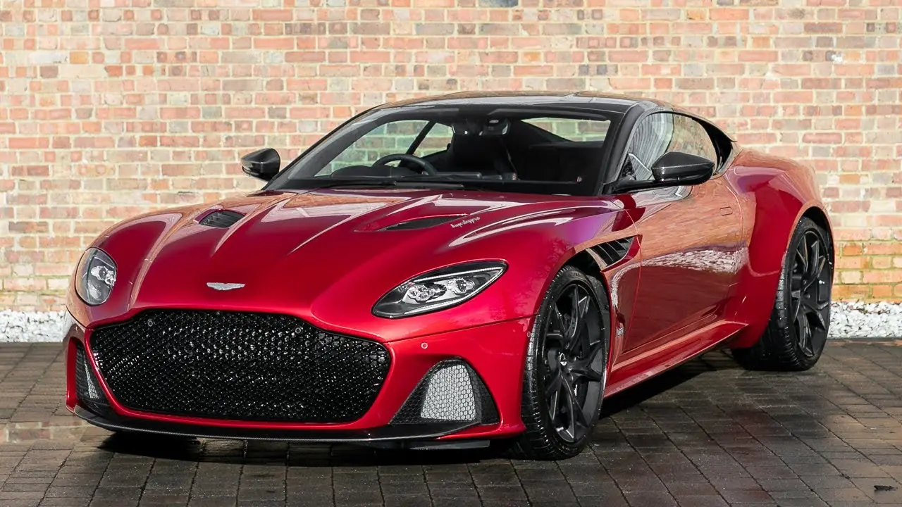 بررسی Aston Martin DBS؛ مشخصات فنی و عملکرد