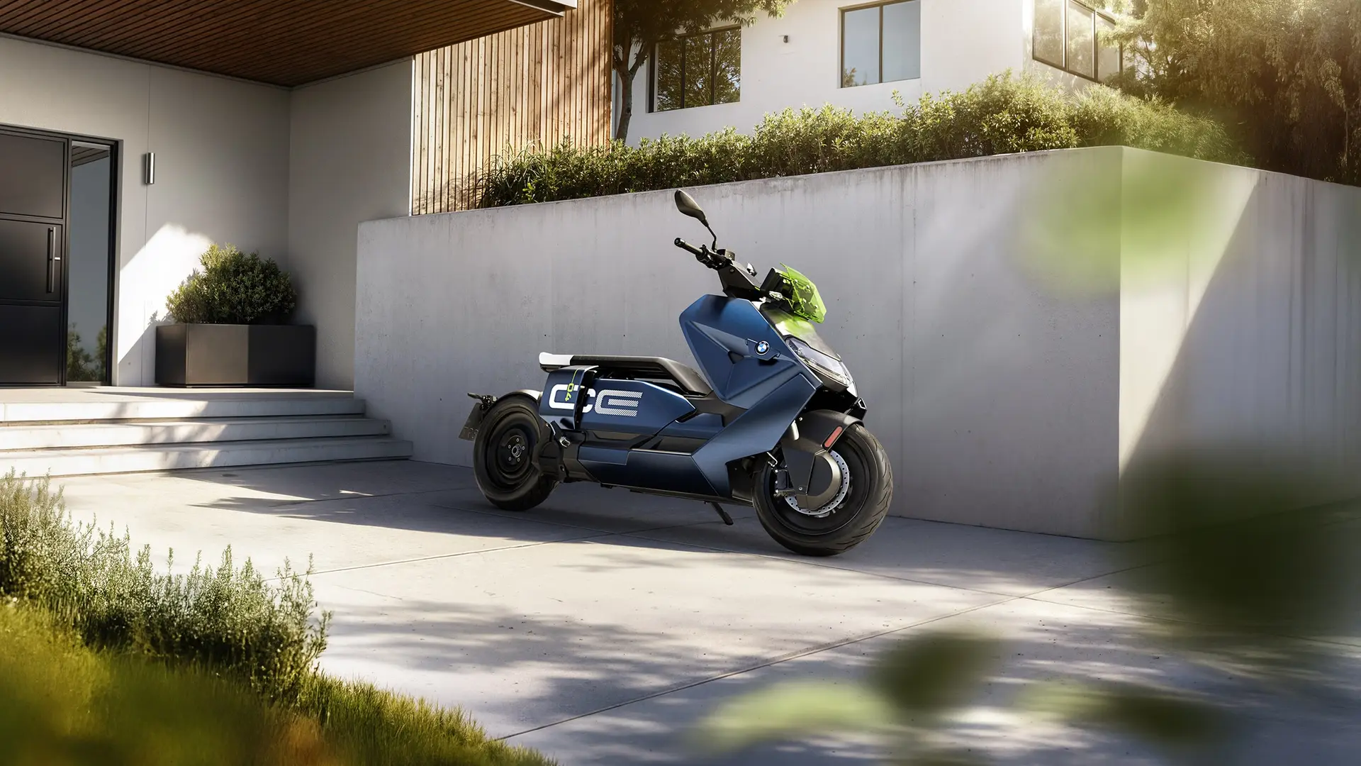 بررسی BMW CE 04 (بی‌ام‌و CE 04)؛ مشخصات فنی اسکوتر برقی