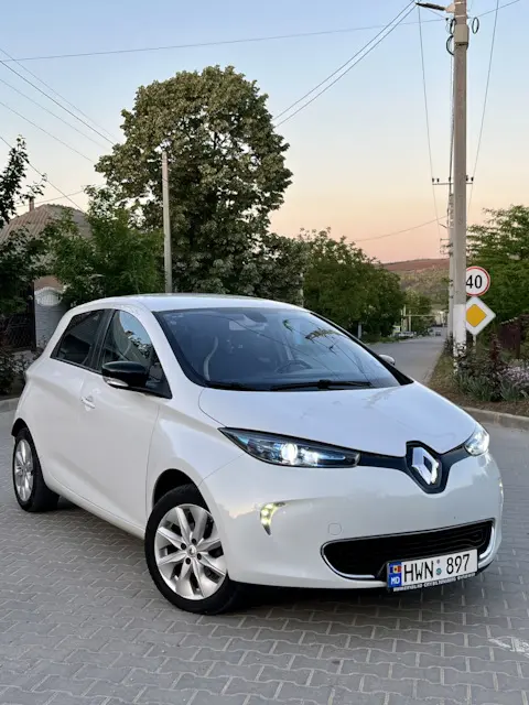 بررسی Renault Zoe؛ مشخصات فنی و برد حرکتی