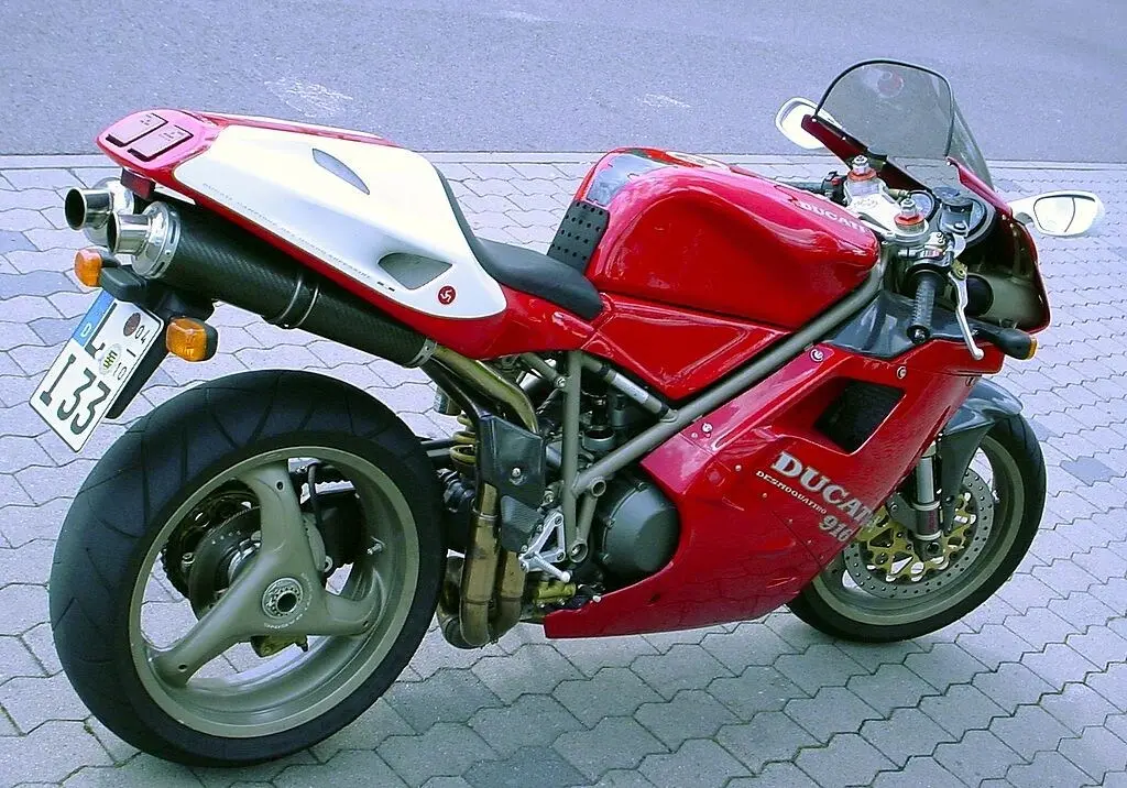 بررسی Ducati 916 (دوکاتی 916)؛ تاریخچه و عملکرد