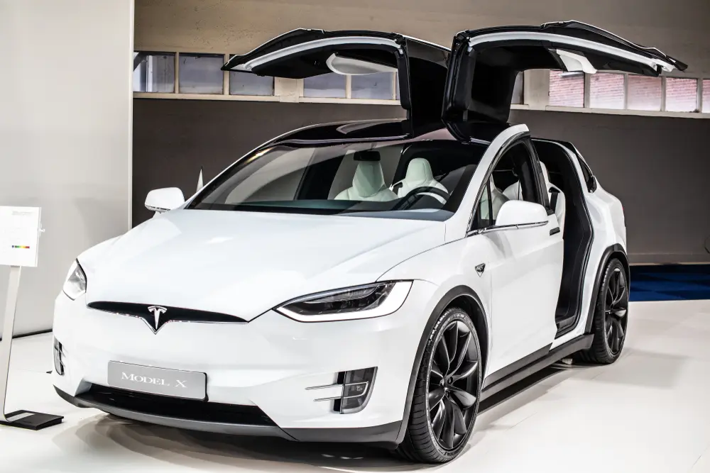 بررسی Tesla Model X؛ مشخصات فنی و فضای داخلی