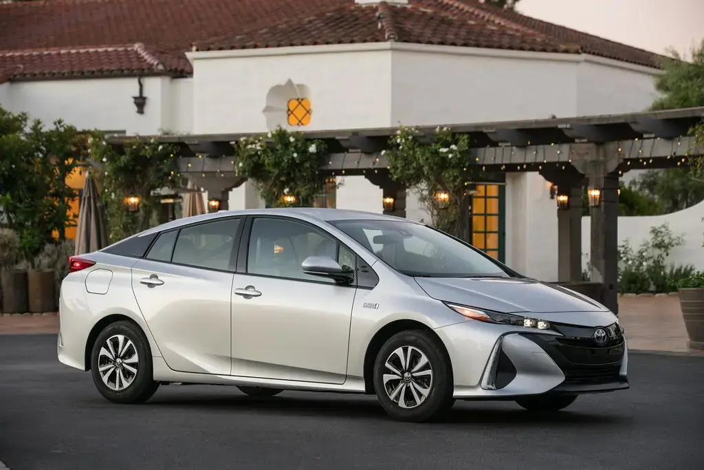 بررسی تویوتا پریوس پرایم (Toyota Prius Prime)؛ مشخصات فنی و مصرف سوخت