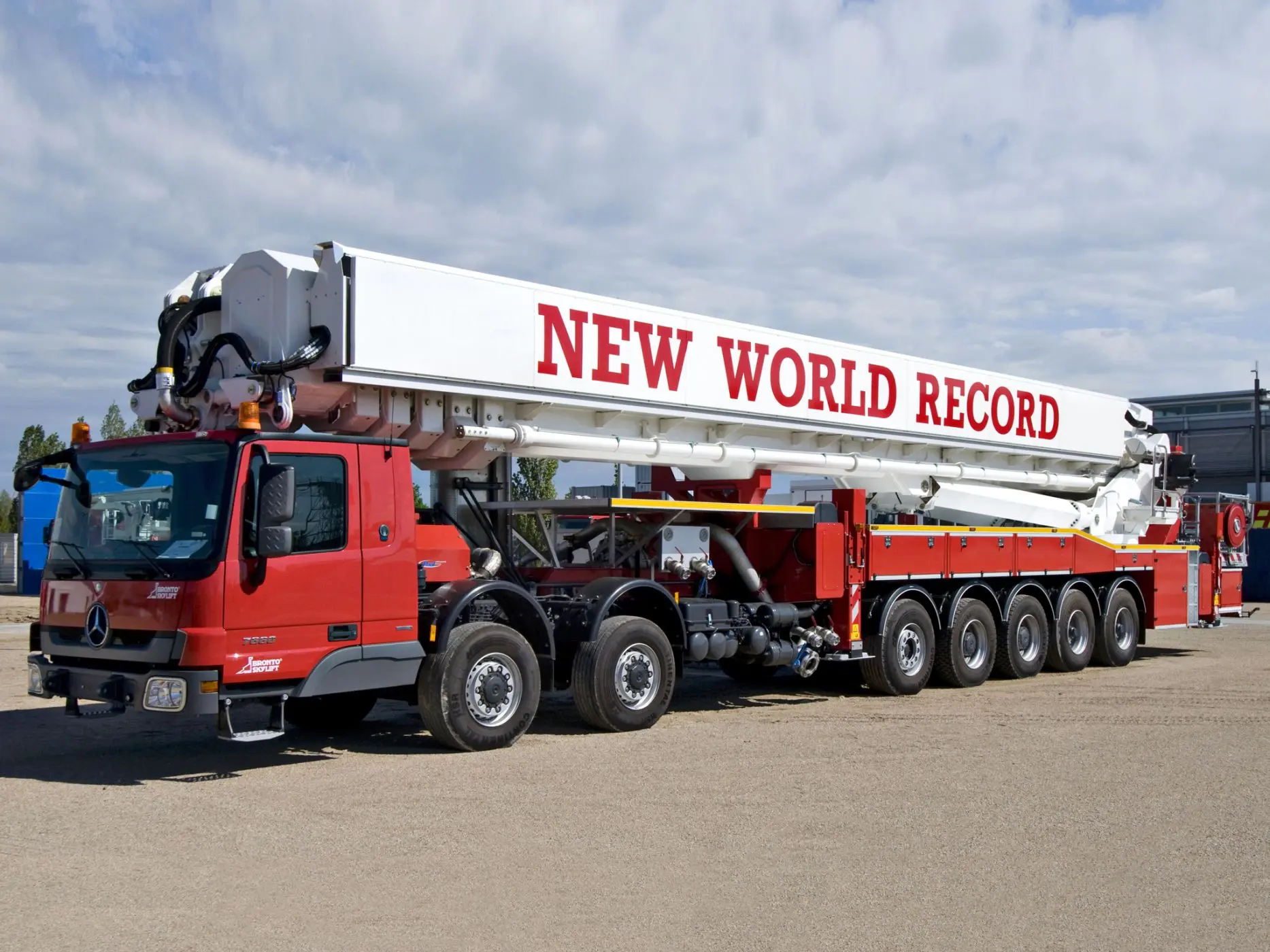 بررسی برونتو اسکای‌لیفت (Bronto Skylift)؛ مشخصات فنی نردبان هیدرولیکی