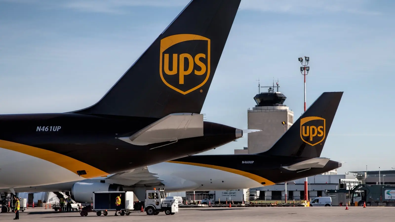 خرید یو پی اس؛ راهنمای انتخاب UPS برای تجهیزات حساس به زبان ساده