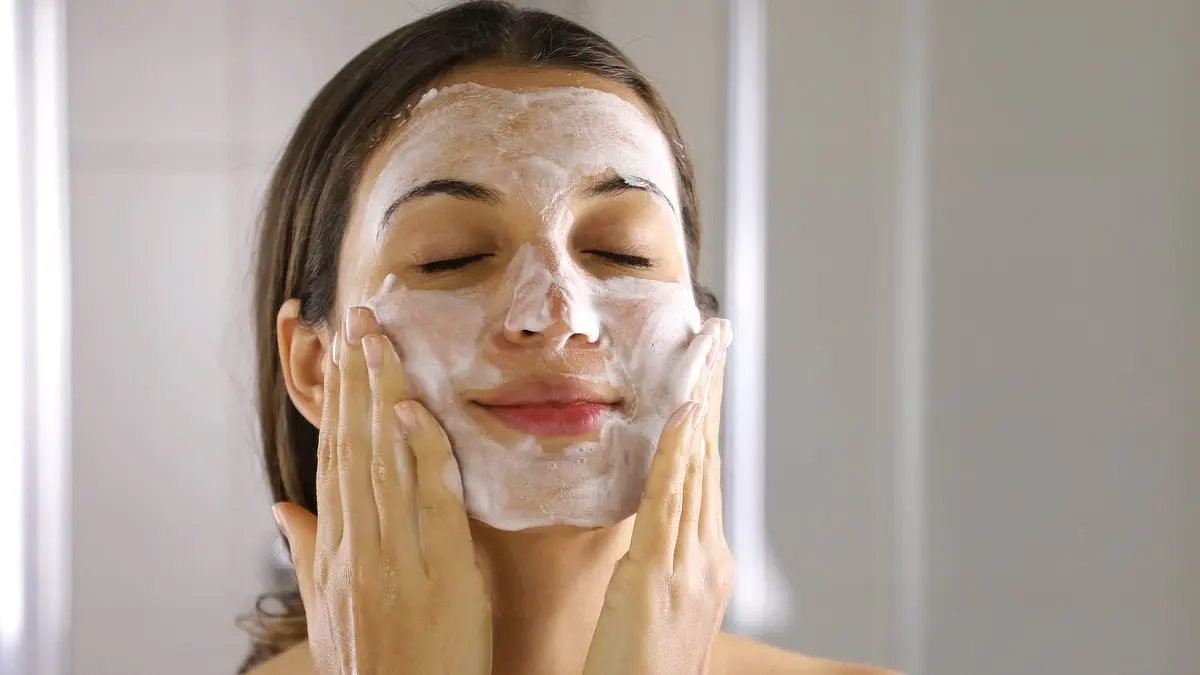 اشتباهات رایج در شست‌وشوی صورت چیست و چرا اهمیت دارد؟
