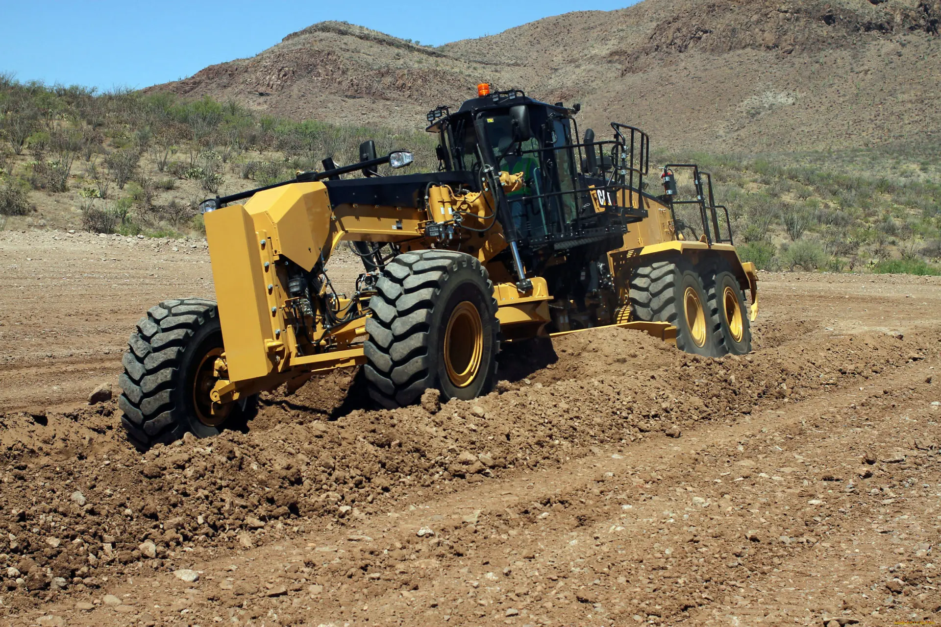 موتور گریدر — Motor Grader