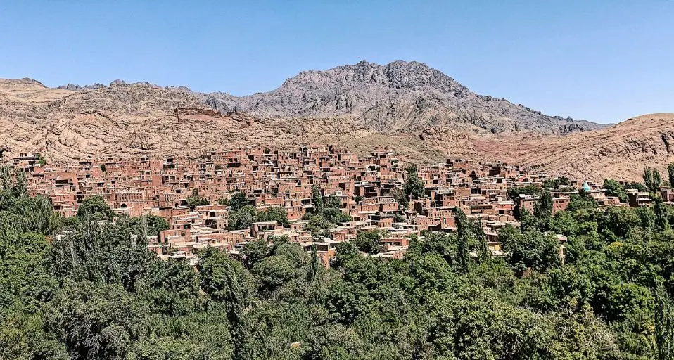 روستای ابیانه؛ آنچه درباره راهنمای سفر به روستای سرخ ایران باید بدانید