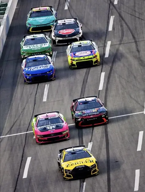 مقایسه خودروهای مسابقات NASCAR