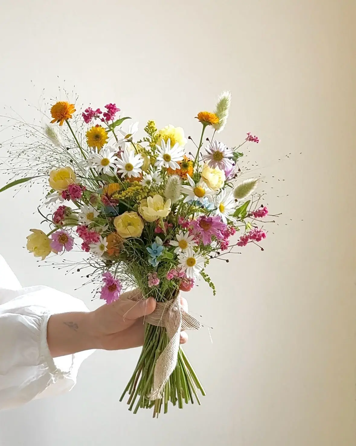 خرید دسته گل؛ راهنمای انتخاب گل برای مناسبت‌های مختلف و اشتباهاتی که باید بشناسید