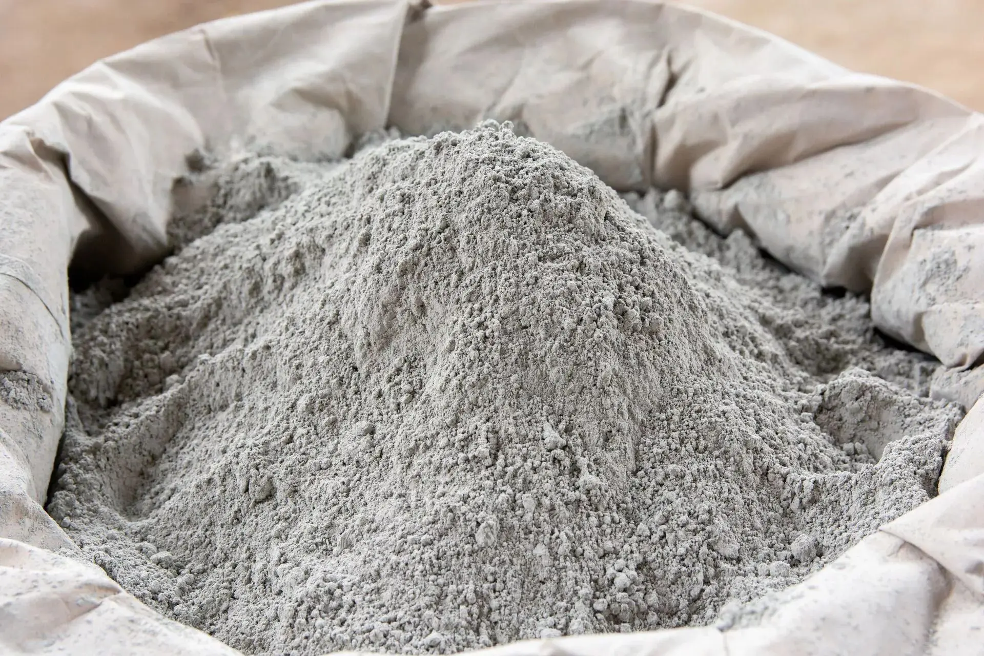 خرید سیمان؛ راهنمای انتخاب بر اساس نوع پروژه و اشتباهاتی که باید بشناسید