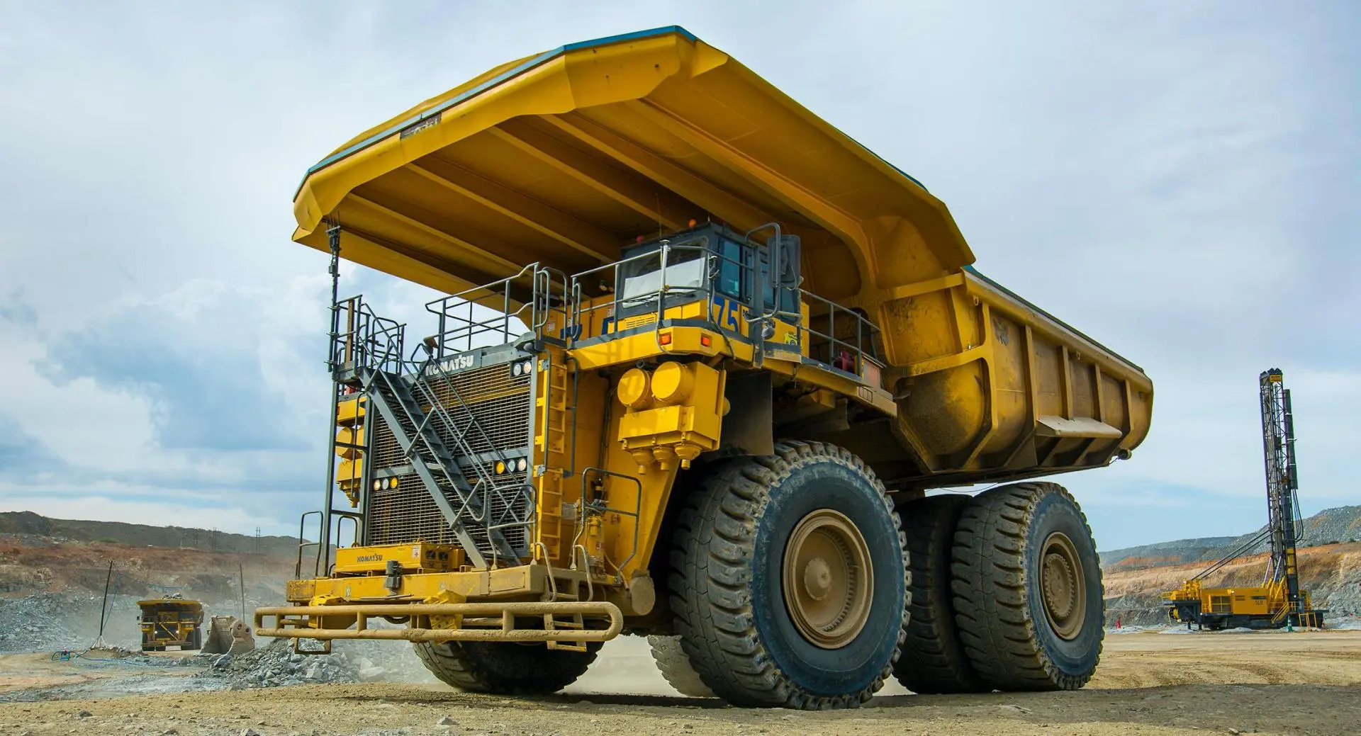 موتور دامپتراک معدنی — Mining Dump Truck Engine