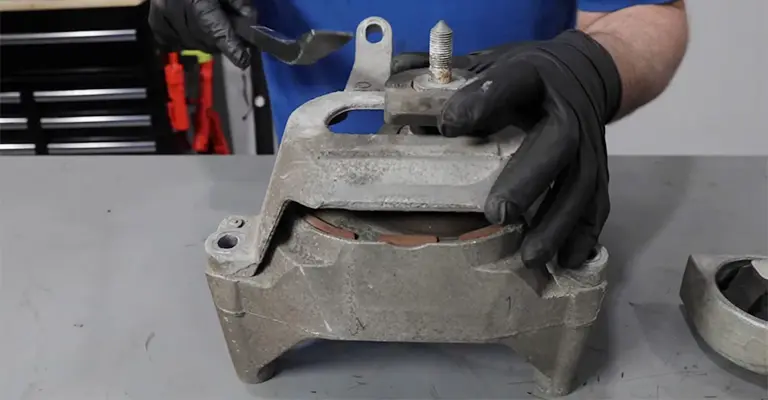 پایه گیربکس — Transmission Mount