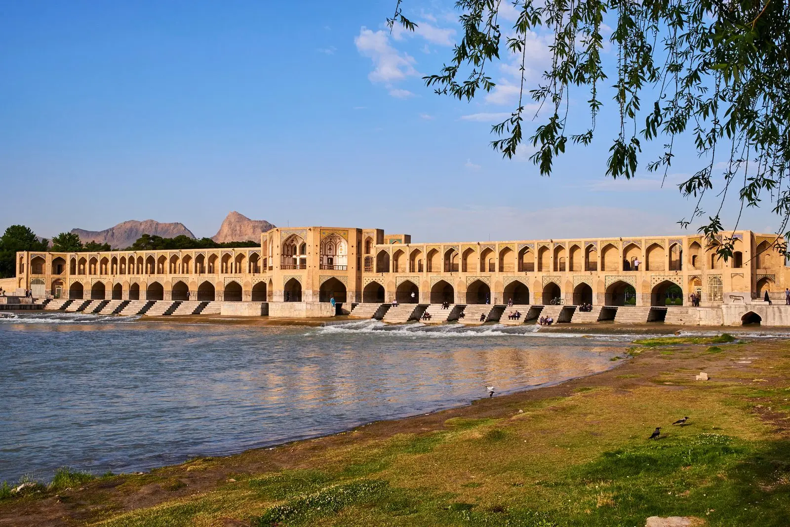 پل خواجو؛ یکی از زیباترین پل‌های تاریخی ایران و راهنمای تصمیم‌گیری