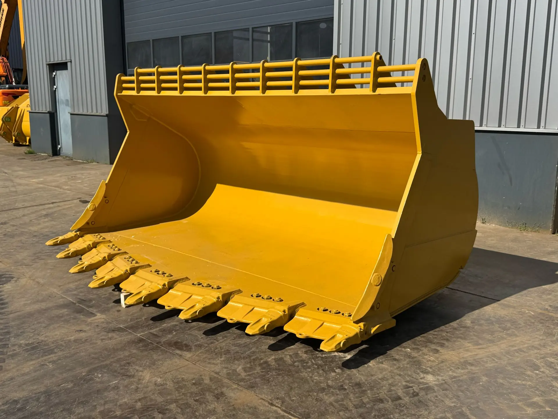 باکت لودر — Loader Bucket