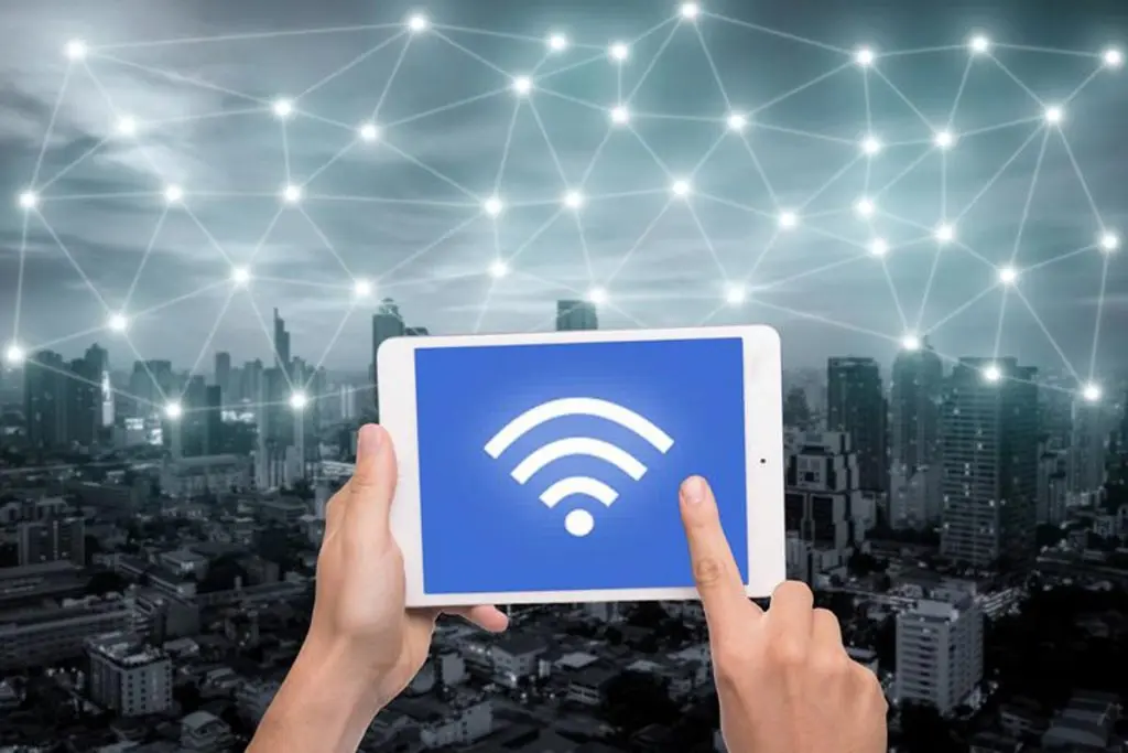 Wi-Fi چیست و چگونه کار می‌کند؛ راهنمای ساده برای شروع